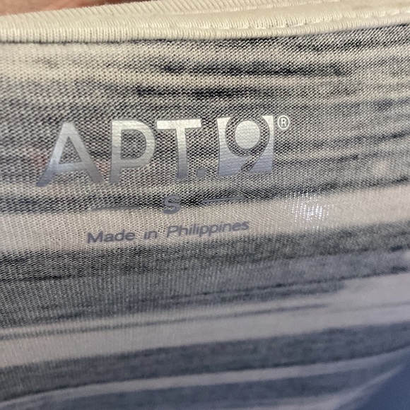 Loose casual shirt - Picture 3 of 3